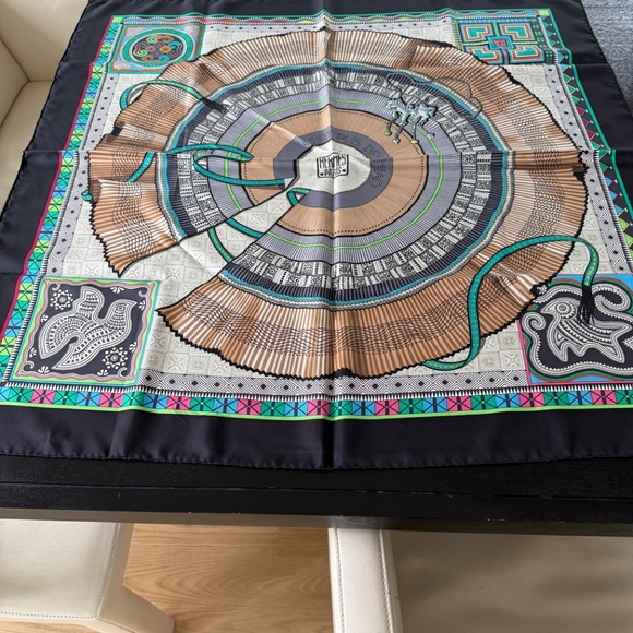 Hermes scarf Cent Plis Des miao - Picture 2 of 2